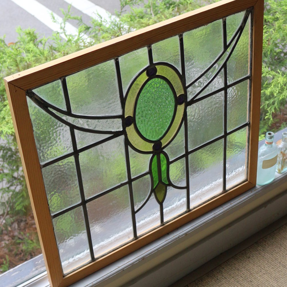 エメラルドをあしらったチョーカーのよう♪ 英国アンティーク ステンドグラス VC67-00705