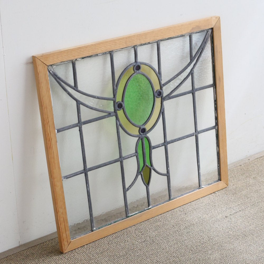 エメラルドをあしらったチョーカーのよう♪ 英国アンティーク ステンドグラス VC67-00705