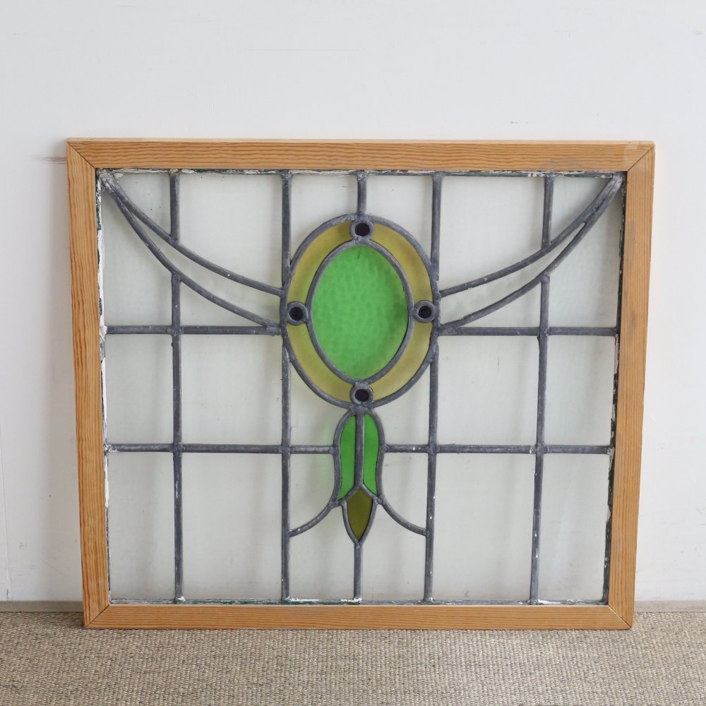 エメラルドをあしらったチョーカーのよう♪ 英国アンティーク ステンドグラス VC67-00705