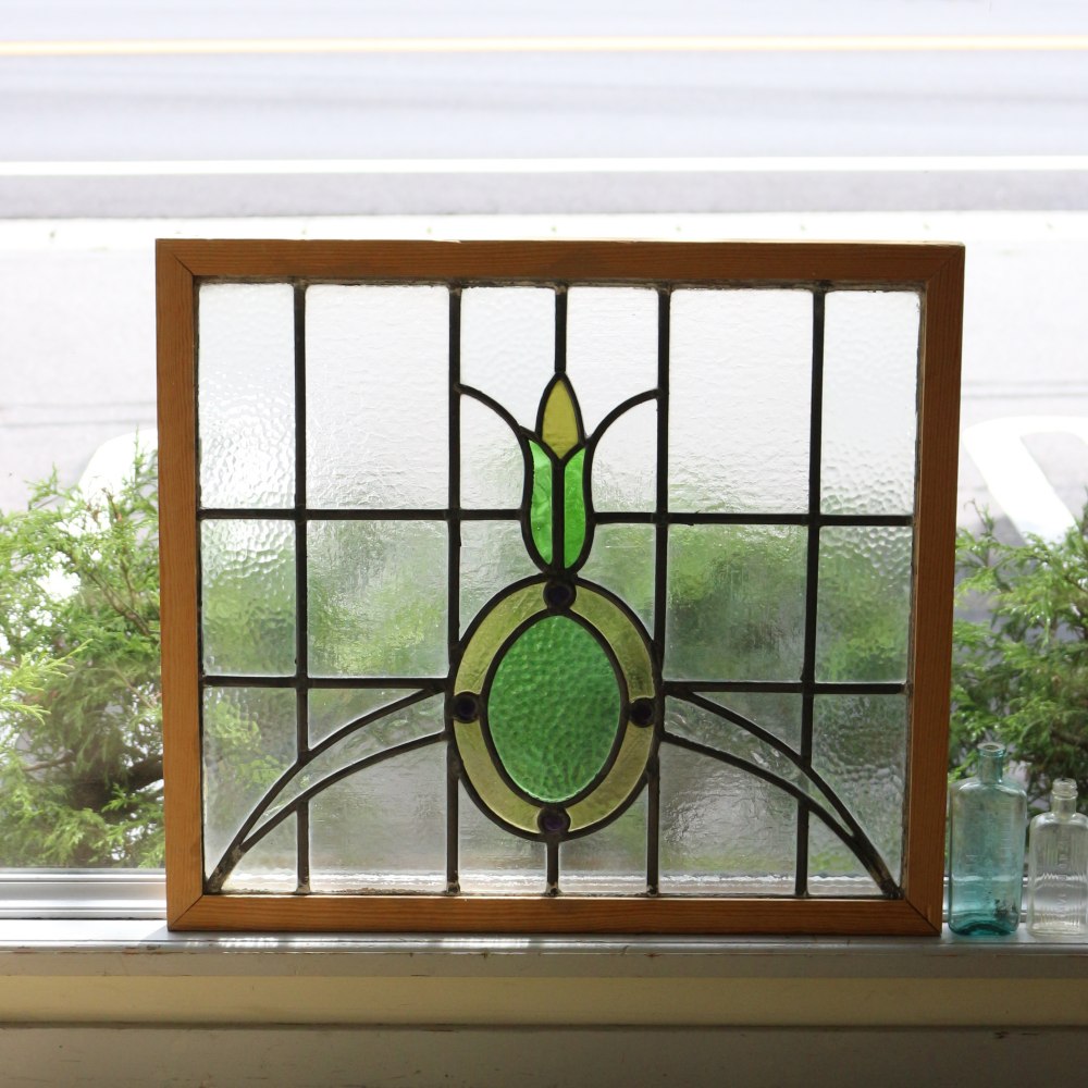 エメラルドをあしらったチョーカーのよう♪ 英国アンティーク ステンドグラス VC67-00705