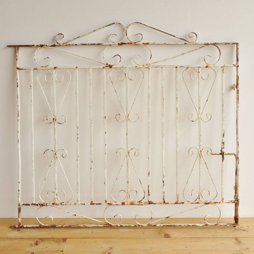 インテリアやガーデンの素敵なアクセントに♪ 英国アンティークのアイアンゲート VC68-12701