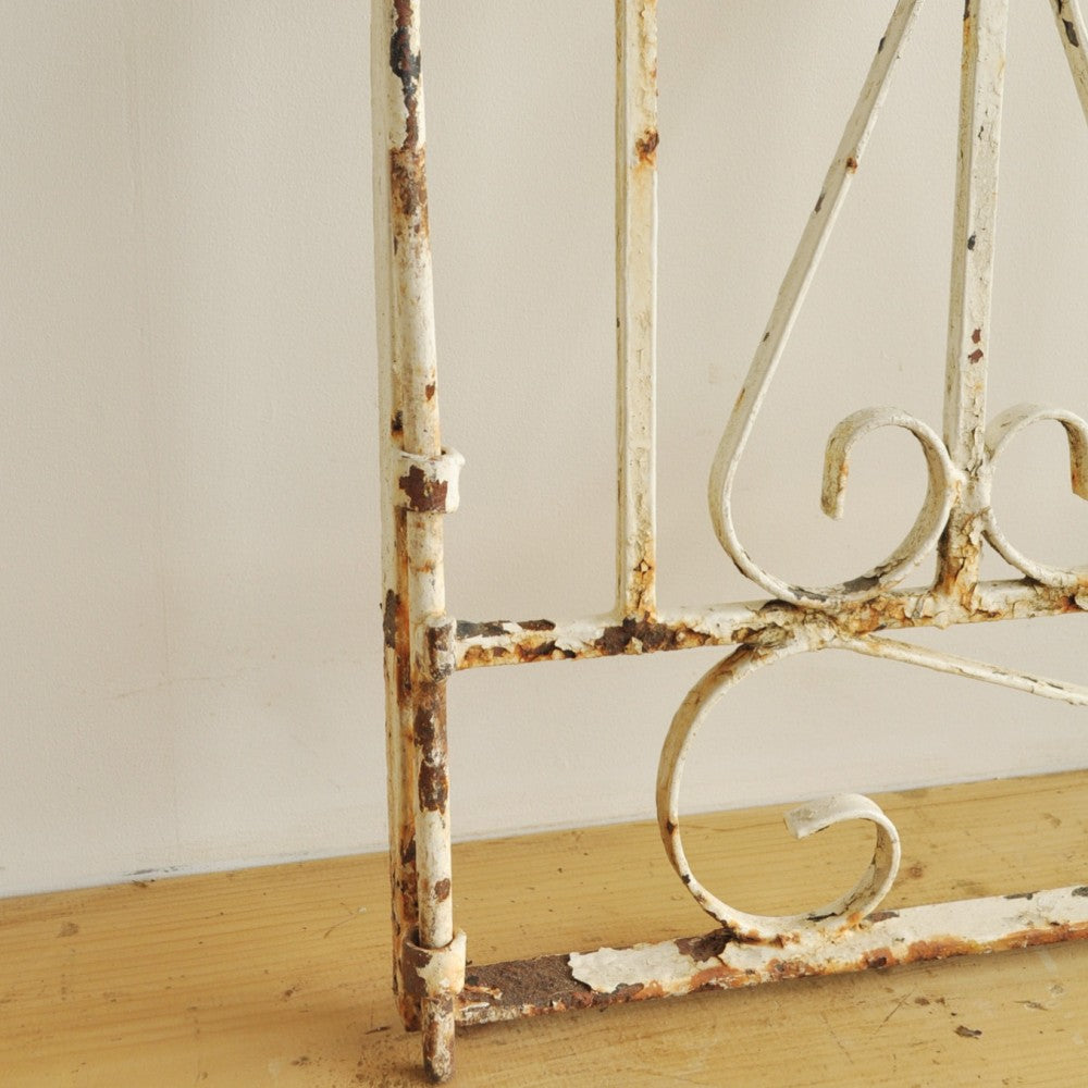 インテリアやガーデンの素敵なアクセントに♪ 英国アンティークのアイアンゲート VC68-12701