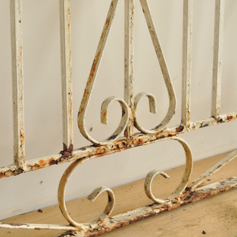 インテリアやガーデンの素敵なアクセントに♪ 英国アンティークのアイアンゲート VC68-12701