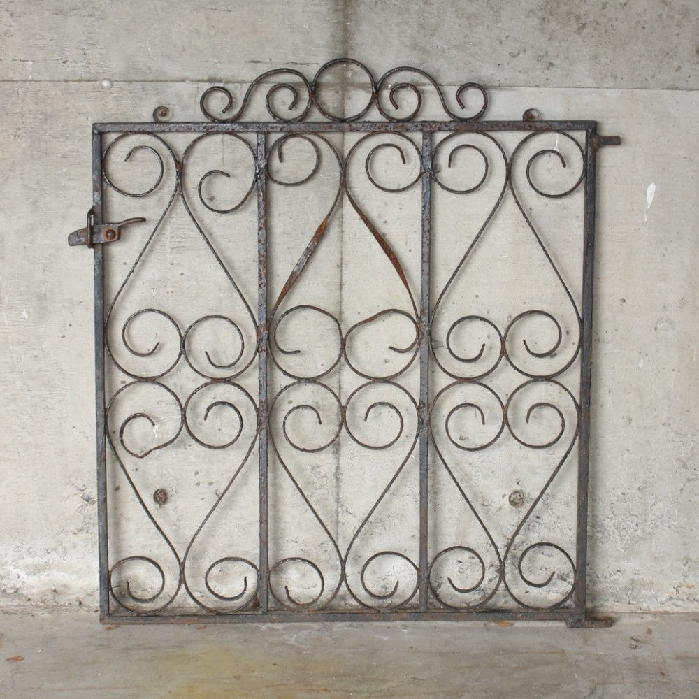 インテリアやガーデンの素敵なアクセントに♪ 英国アンティークのアイアンゲート VC68-12708