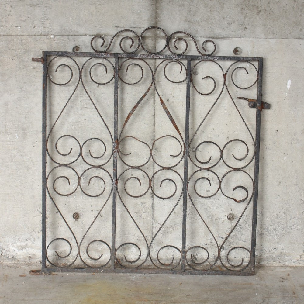 インテリアやガーデンの素敵なアクセントに♪ 英国アンティークのアイアンゲート VC68-12708
