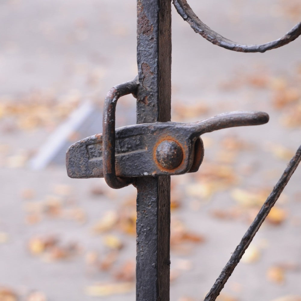 インテリアやガーデンの素敵なアクセントに♪ 英国アンティークのアイアンゲート VC68-12708