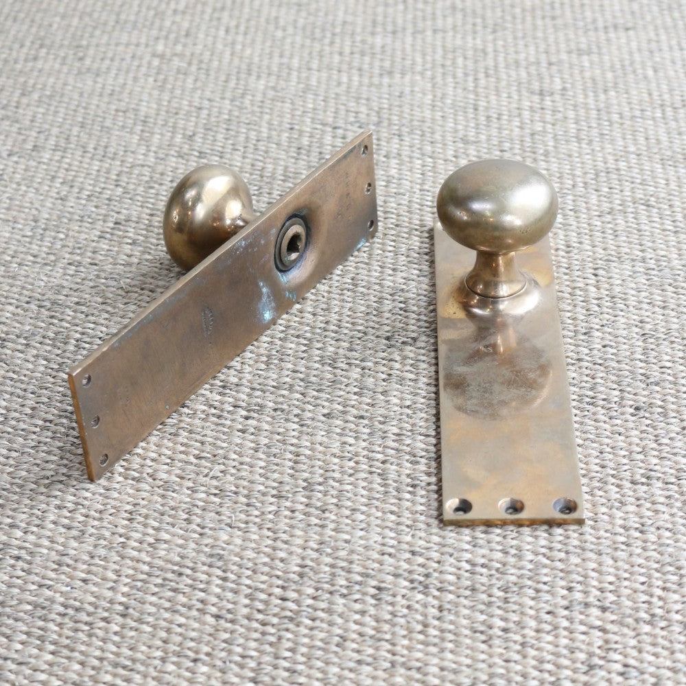 手に馴染むオシャレな形♪ ドアノブ(2個セット) VC70-07902