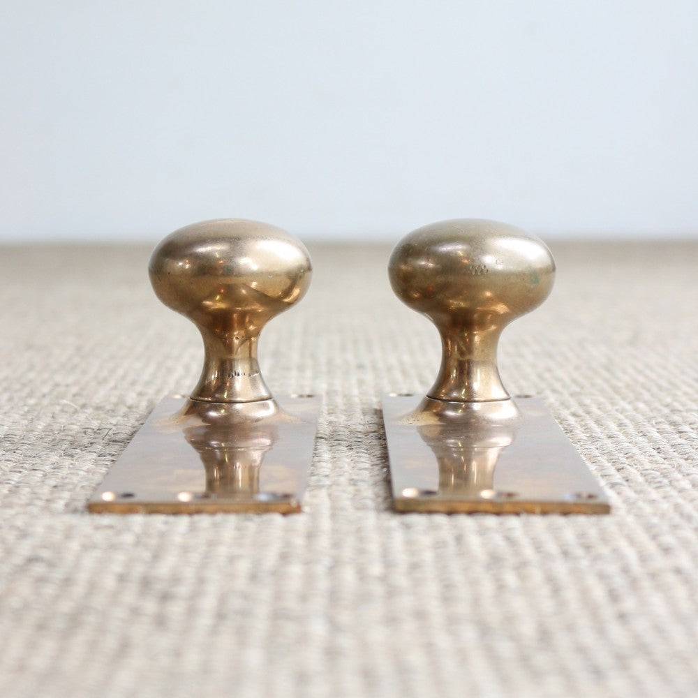 手に馴染むオシャレな形♪ ドアノブ(2個セット) VC70-07902