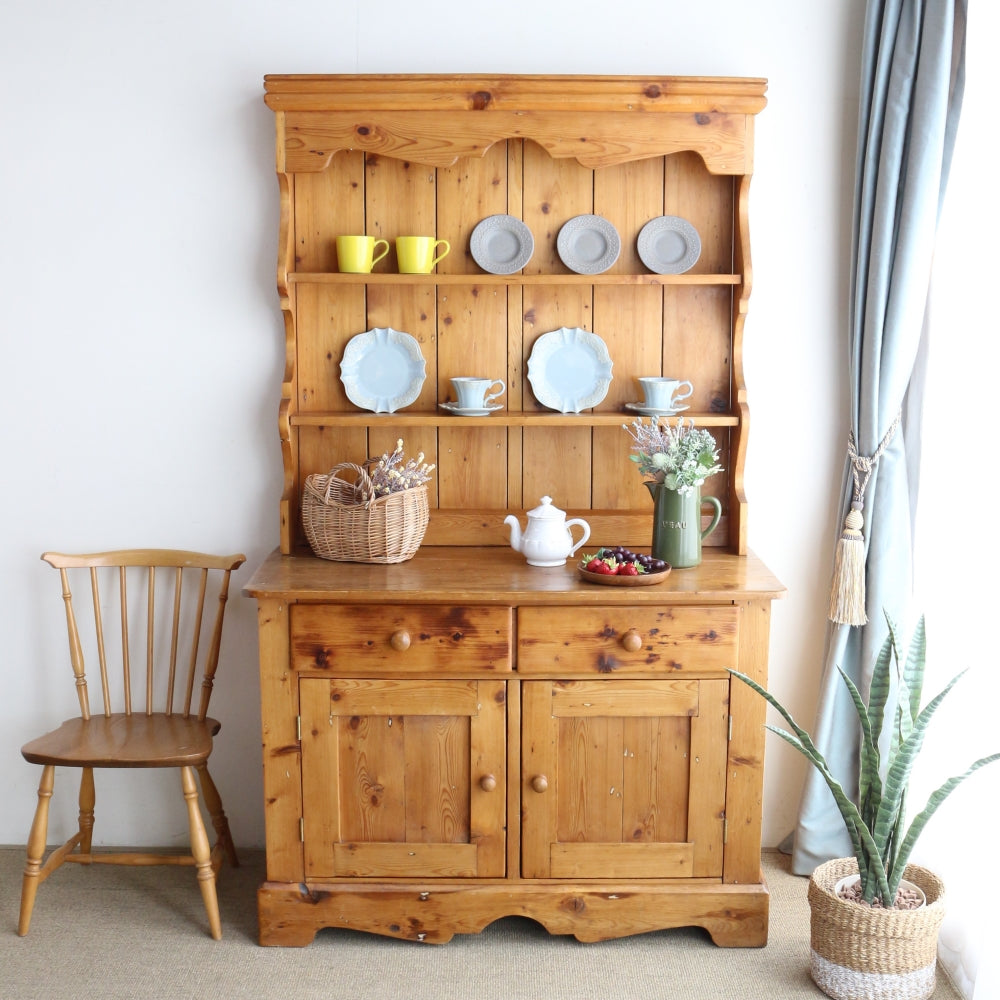 オールドパインの木の温もりにほっこり♪英国アンティークの食器棚 VC70-185