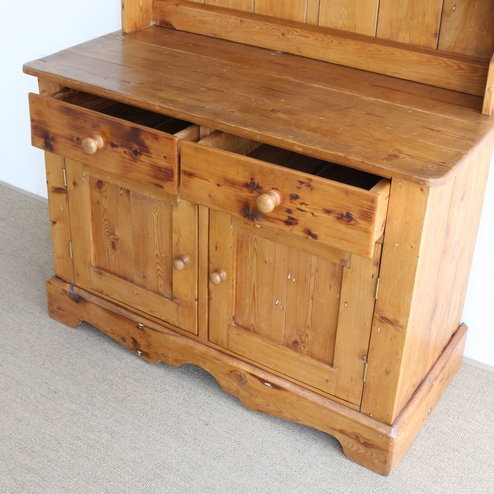 オールドパインの木の温もりにほっこり♪英国アンティークの食器棚 VC70-185