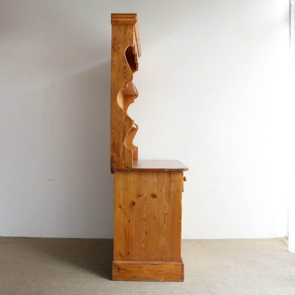 オールドパインの木の温もりにほっこり♪英国アンティークの食器棚 VC70-185