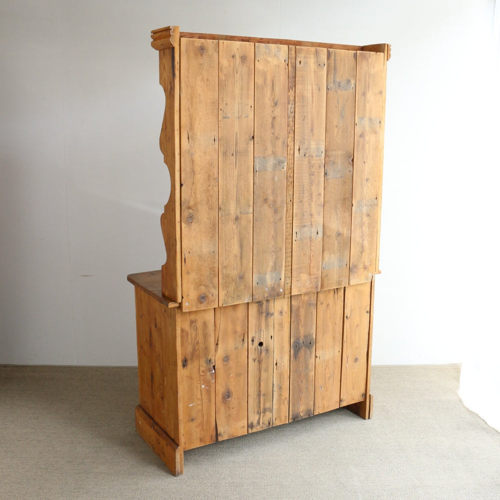 オールドパインの木の温もりにほっこり♪英国アンティークの食器棚 VC70-185