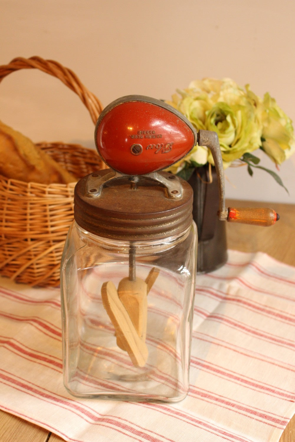 イギリスのキッチン風景が浮かびます♪ヴィンテージのバターメーカー VC74-117