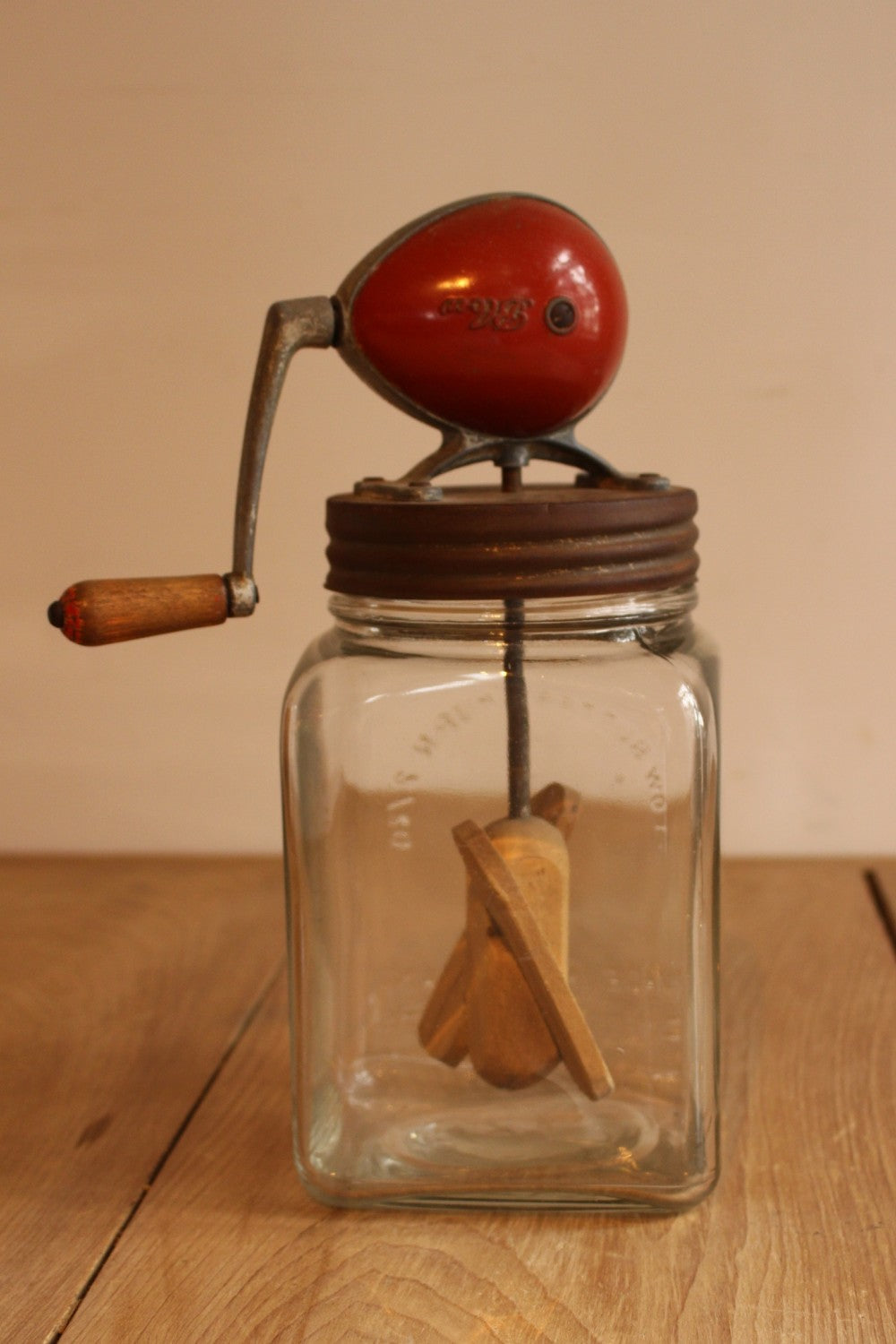 イギリスのキッチン風景が浮かびます♪ヴィンテージのバターメーカー VC74-117