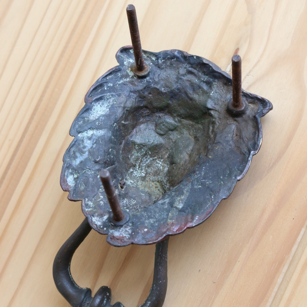 インパクト大!存在感のあるドアにどうぞ。ライオンのドアノッカー VC75-033001