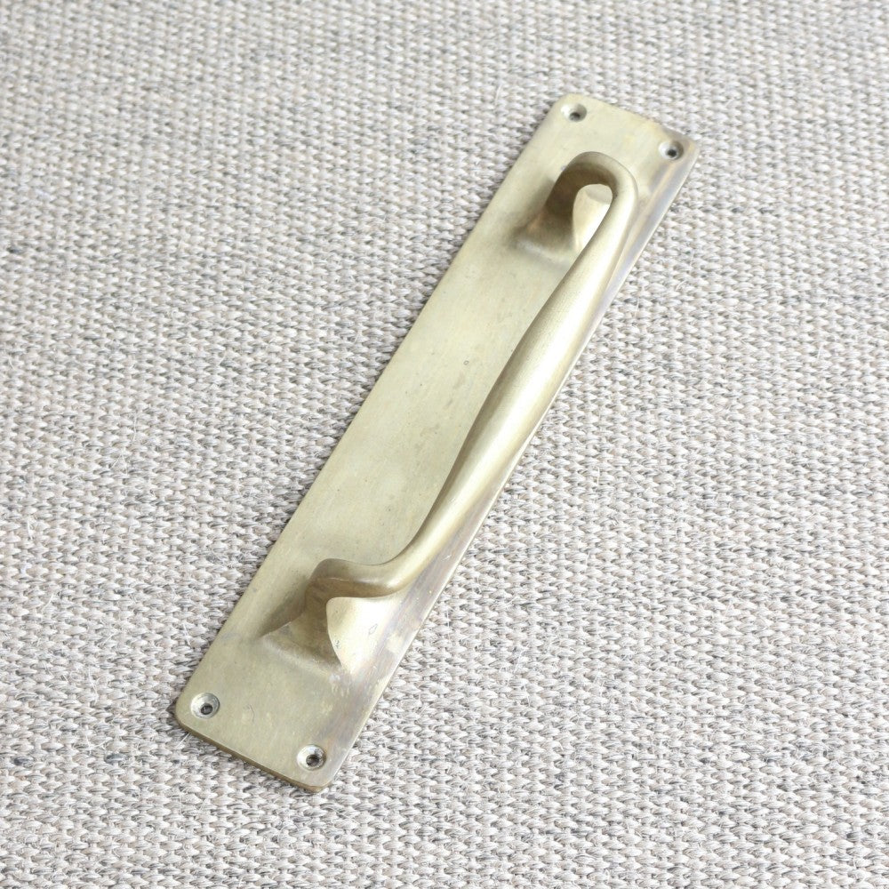 オシャレなフォルムでドアを演出♪ アンティーク・ブラス・ドアハンドル VC87-186003