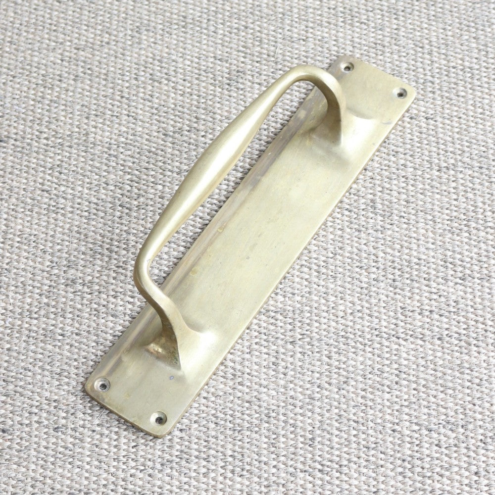 オシャレなフォルムでドアを演出♪ アンティーク・ブラス・ドアハンドル VC87-186003