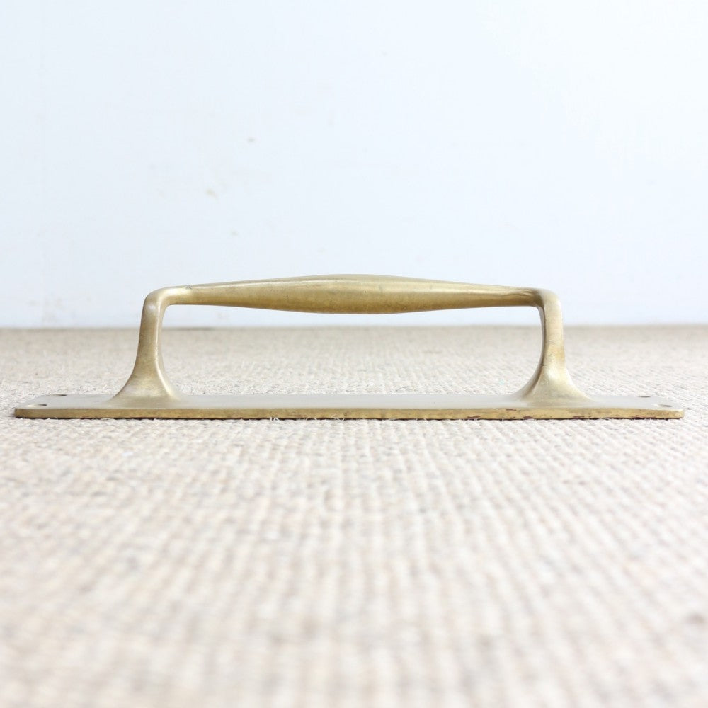 オシャレなフォルムでドアを演出♪ アンティーク・ブラス・ドアハンドル VC87-186003