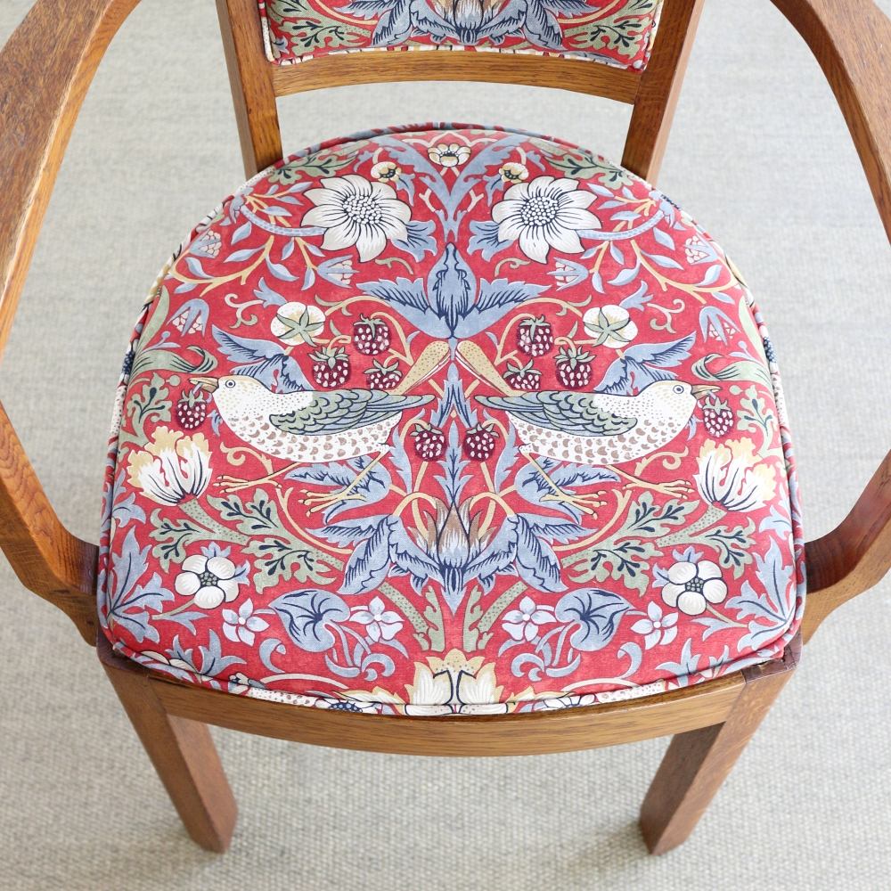 インテリアの挿し色に♪ アームチェア【ウィリアム・モリス イチゴ泥棒】 VS1-345002MORRIS
