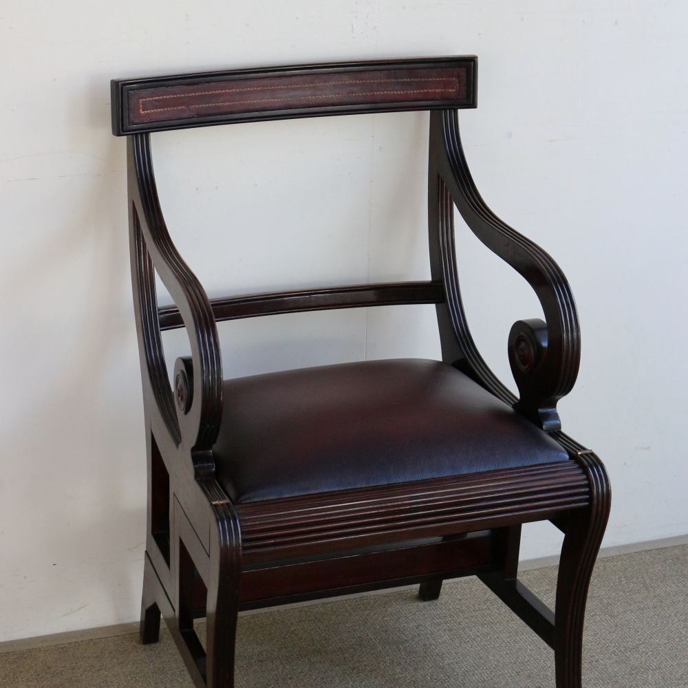 オシャレで便利な1台2役♪ ステップチェア VS1-459