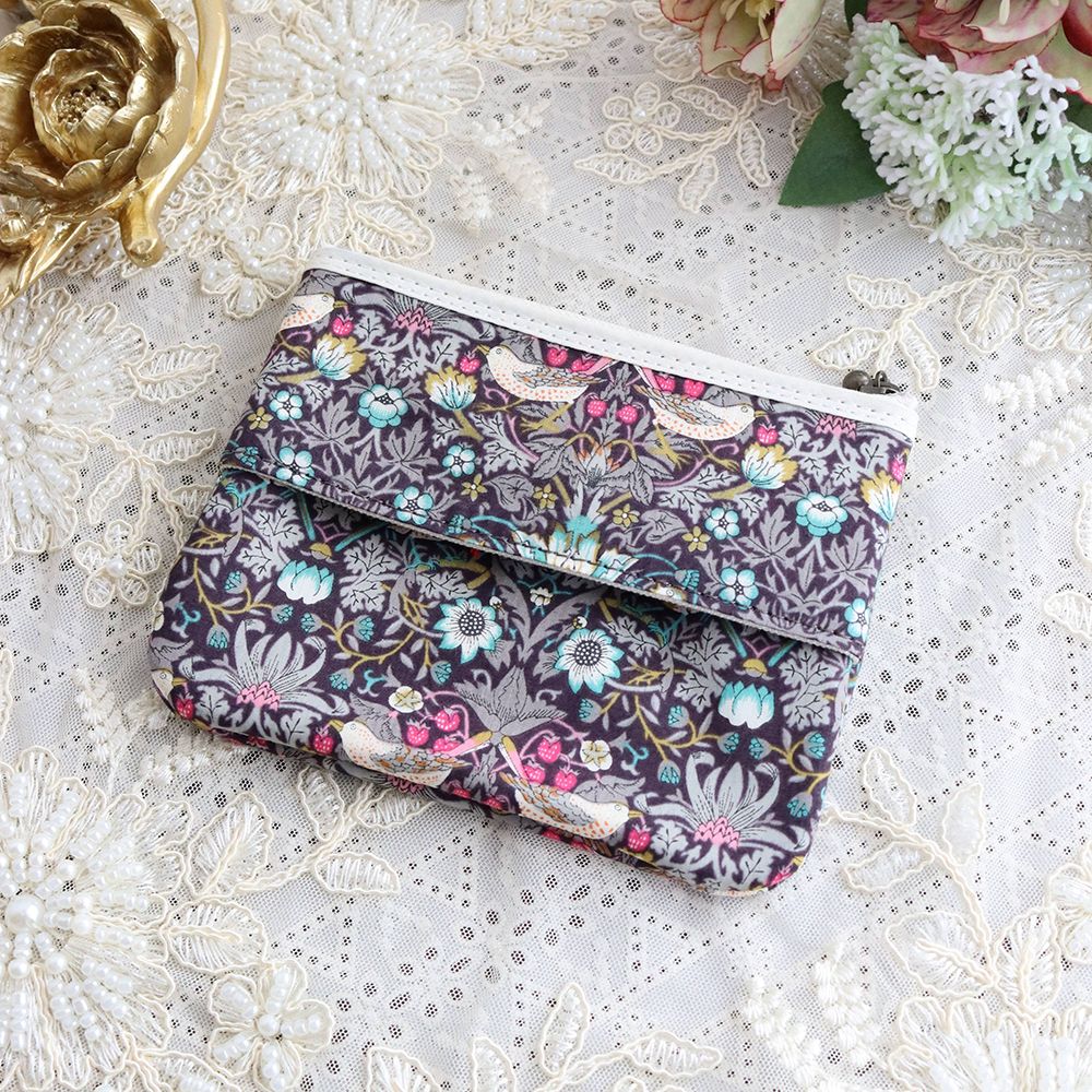 モリスのファッション雑貨 – アンティーク家具と雑貨の店 ビクトリアン