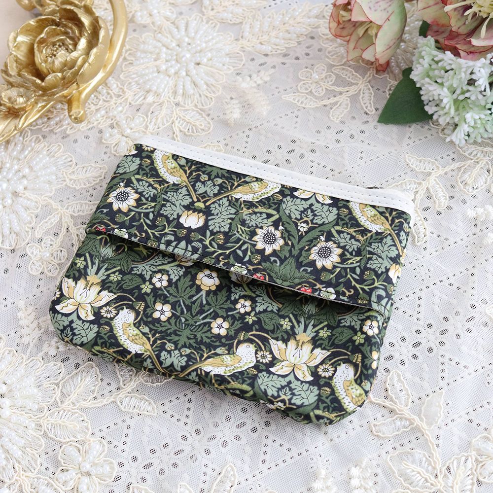 モリスのファッション雑貨 – アンティーク家具と雑貨の店 ビクトリアン