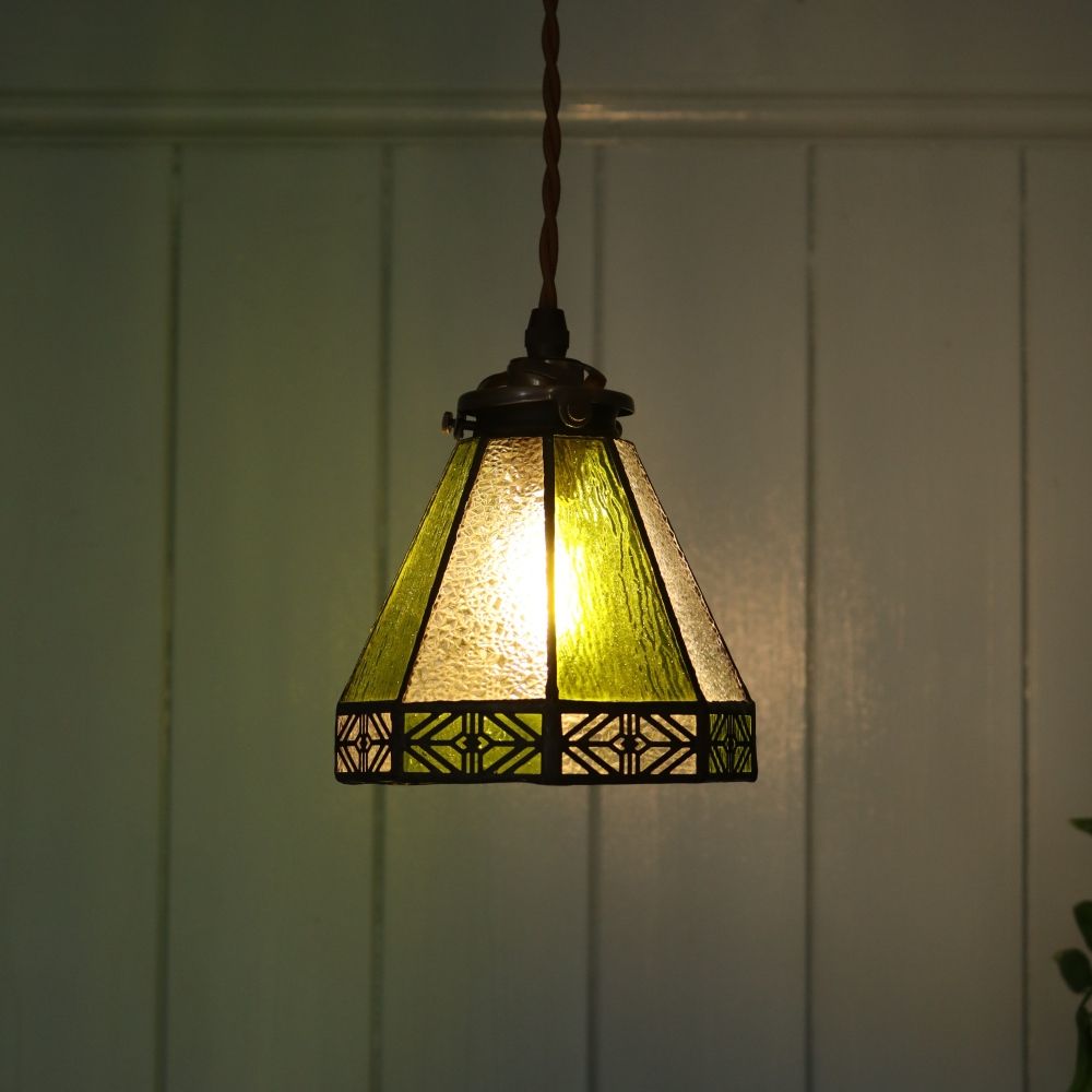 すべての照明 – アンティーク家具と雑貨の店 ビクトリアンクラフト