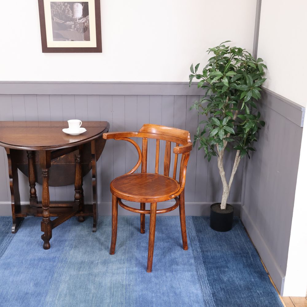 ベントウッドチェア – アンティーク家具と雑貨の店 ビクトリアンクラフト