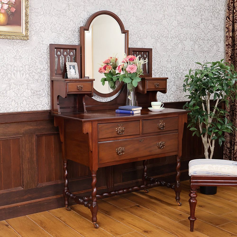 アンティーク家具やステンドグラス・ドア・雑貨の販売｜ビクトリアン