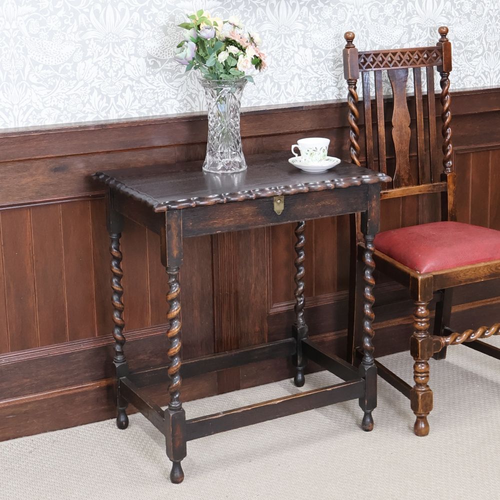 オケージョナル・コンソールテーブル・サイドテーブル – アンティーク