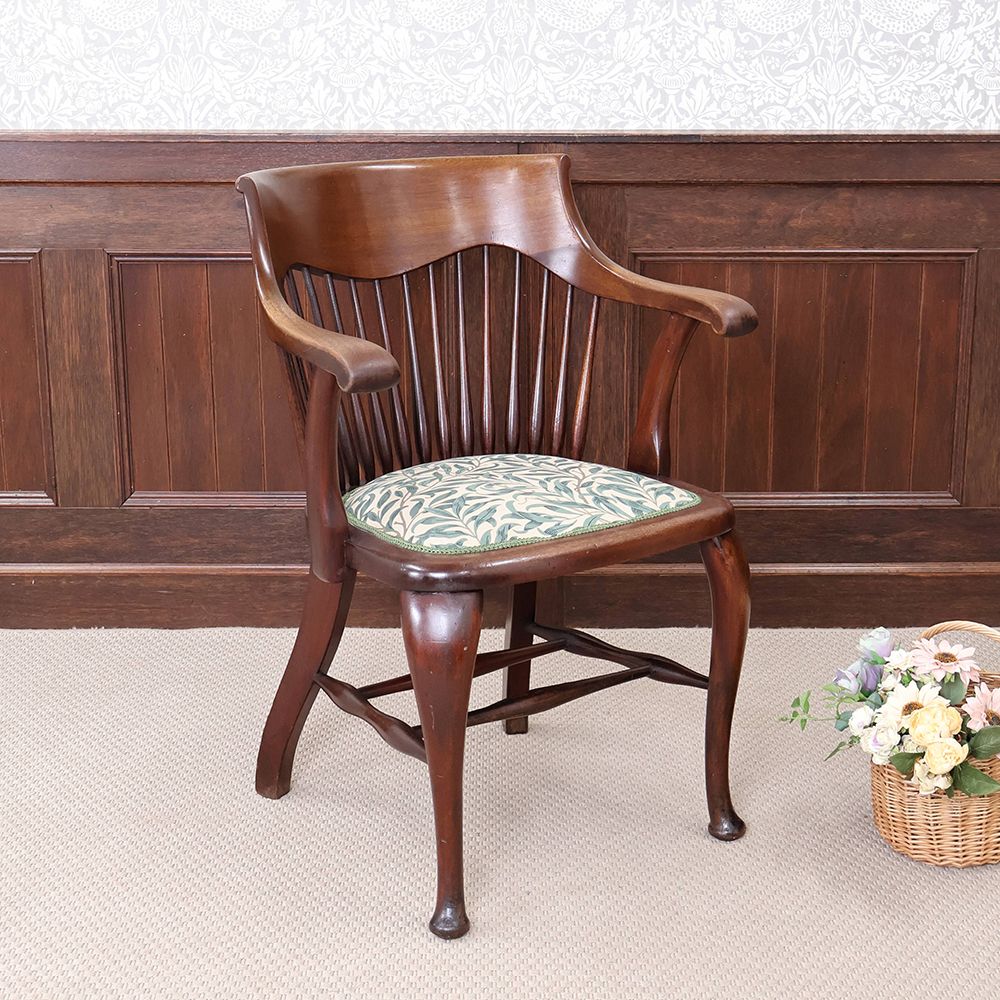 アームチェア・ロッキングチェア – アンティーク家具と雑貨の店