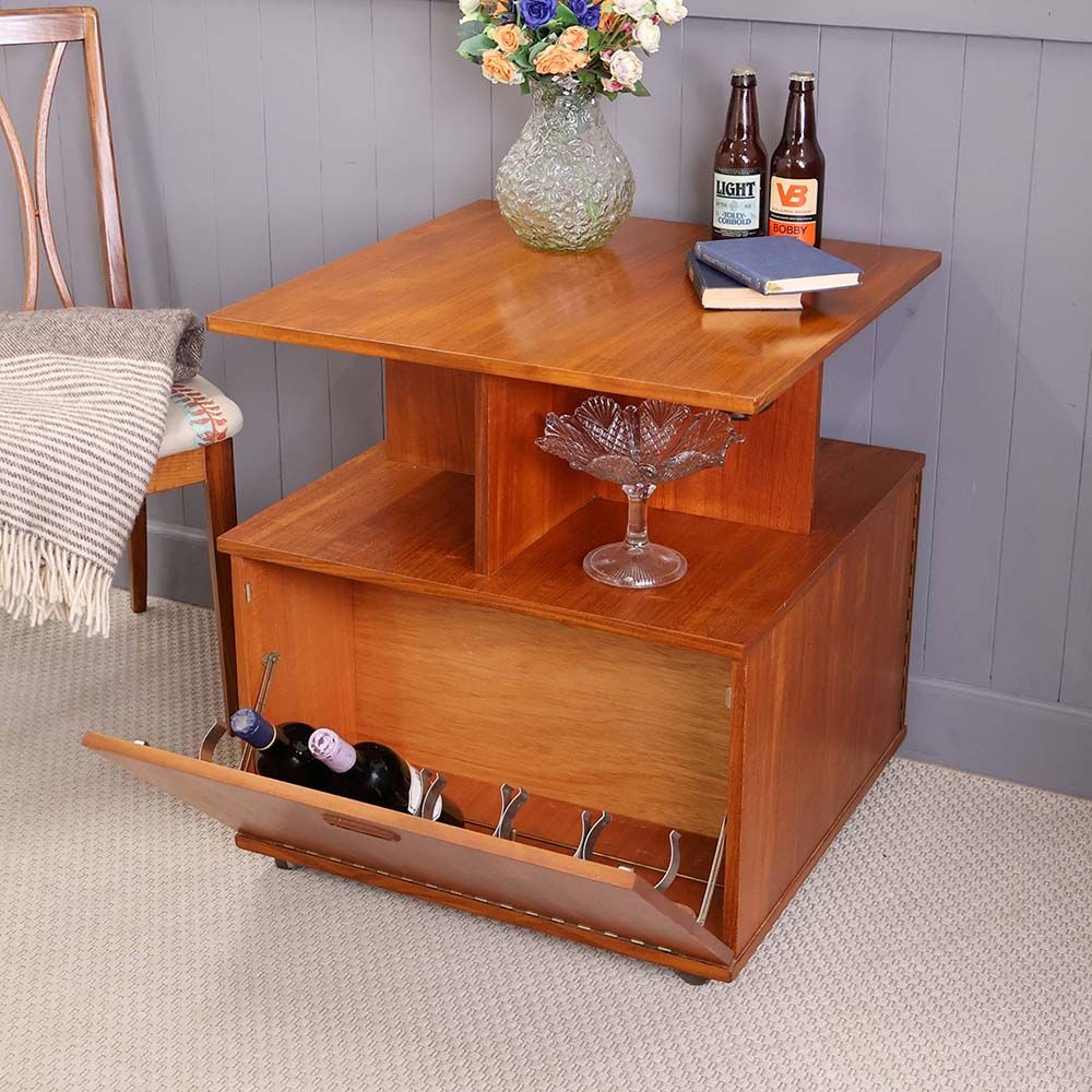 リビング – アンティーク家具と雑貨の店 ビクトリアンクラフト