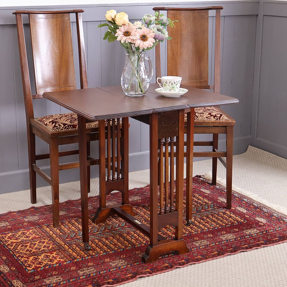 アンティーク家具やステンドグラス・ドア・雑貨の販売｜ビクトリアン