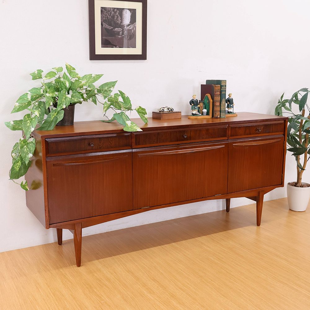 サイドボード・カップボード – アンティーク家具と雑貨の店 ビクトリア