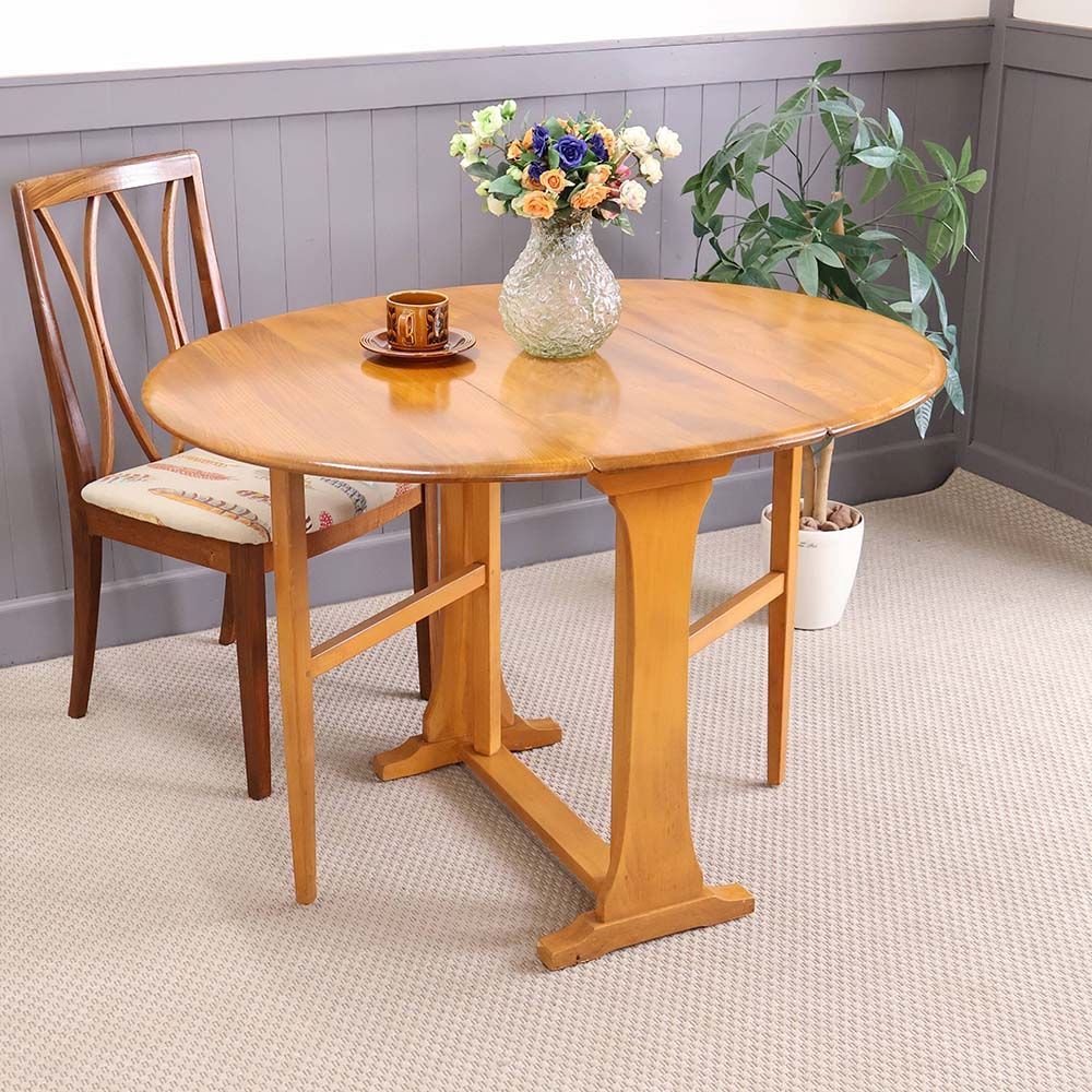 綺々子インテリア　アンティーク　ビンテージ　リビング 北欧スタイルのおしゃれなビンテージサイドボード、G-PLAN