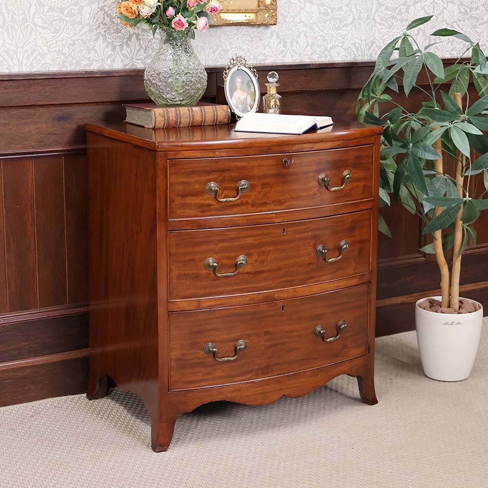 ベッドルーム – アンティーク家具と雑貨の店 ビクトリアンクラフト