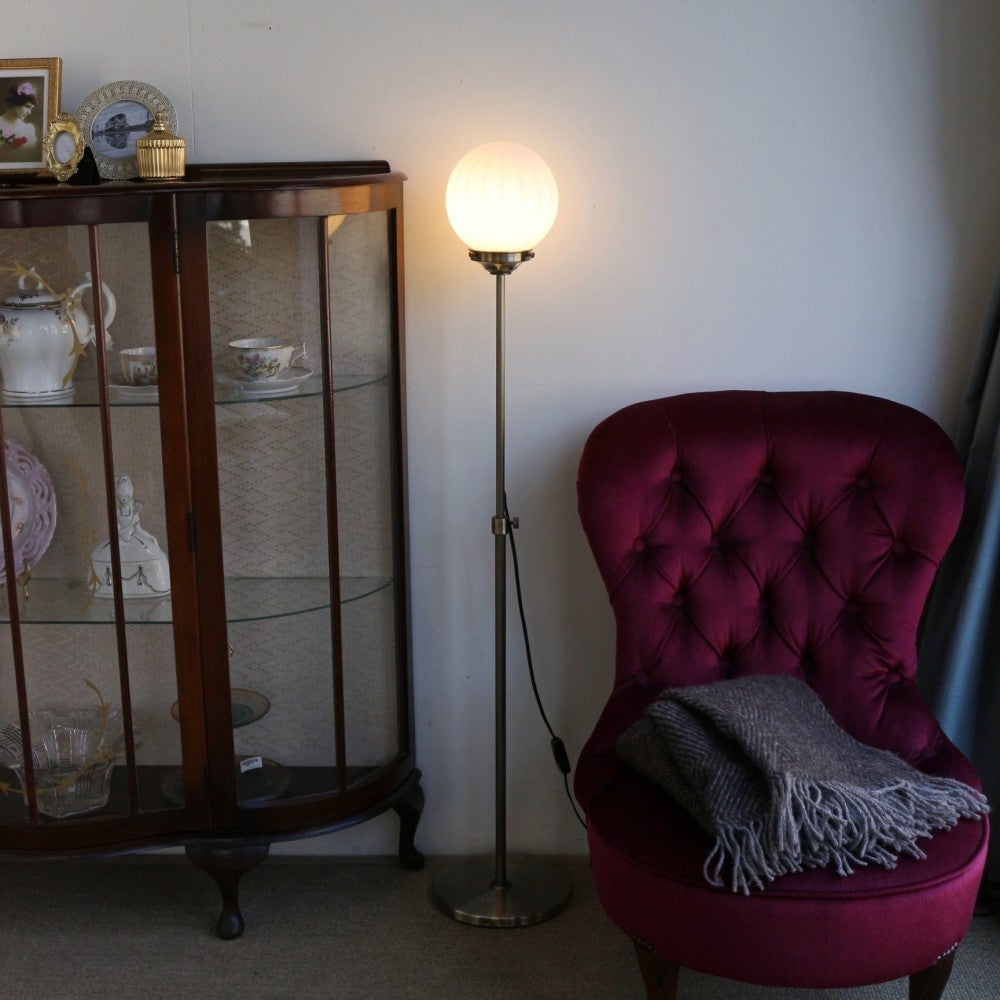 テーブル・デスク・スタンド・フロアライト – アンティーク家具と雑貨