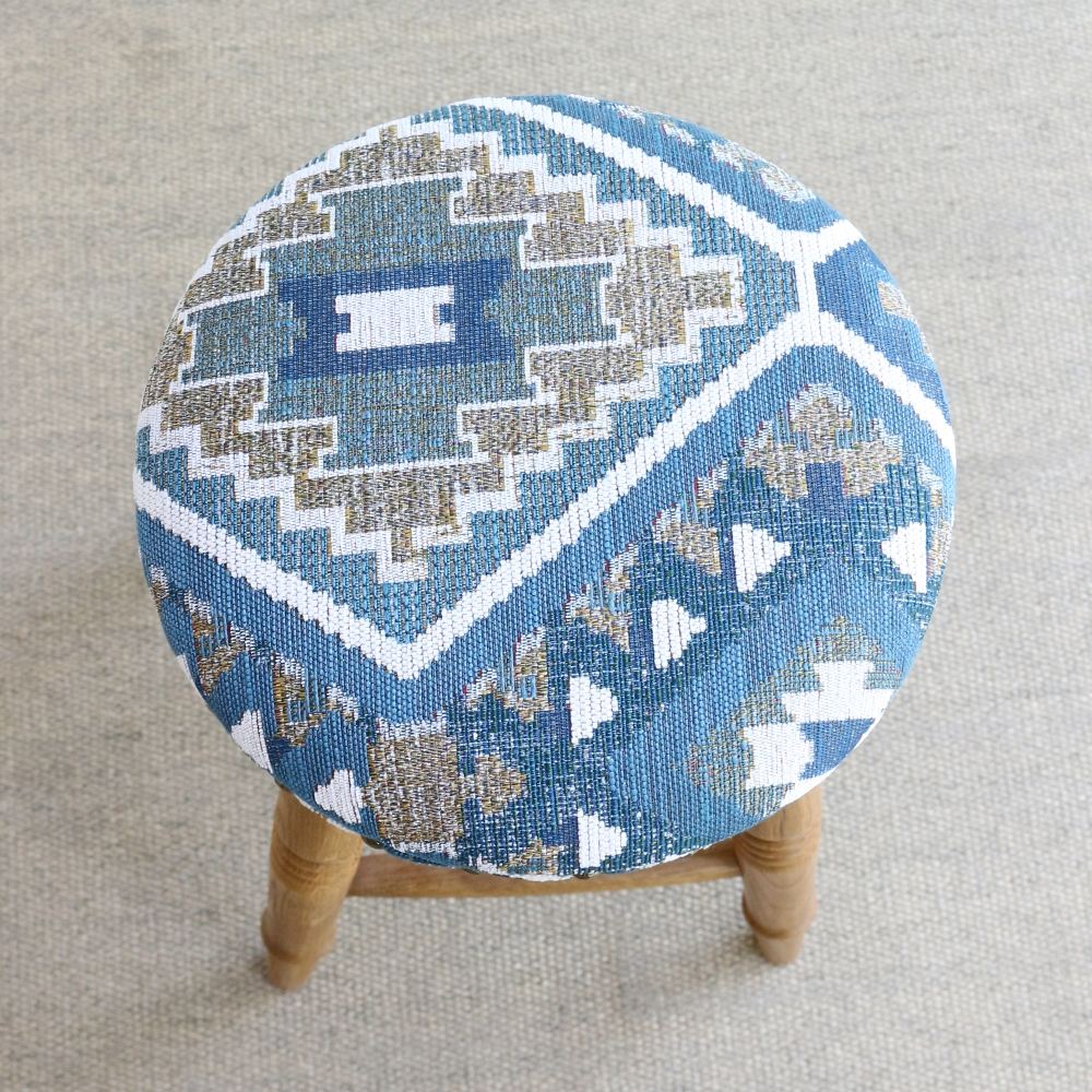 【受注生産品】青いテキスタイル柄♪ 当店オリジナル・ロースツール OL-LS-GIBSON12 – アンティーク家具と雑貨の店 ビクトリアンクラフト