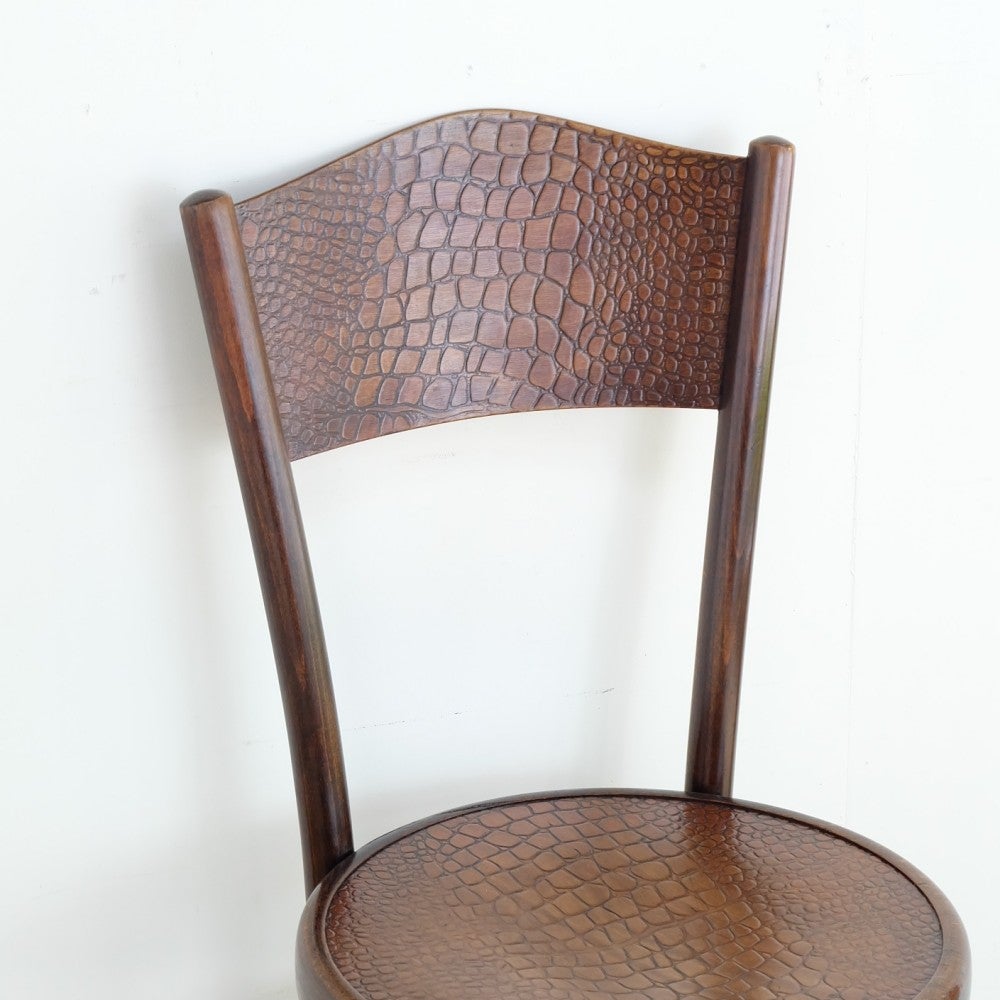 クロコ柄茶色椅子