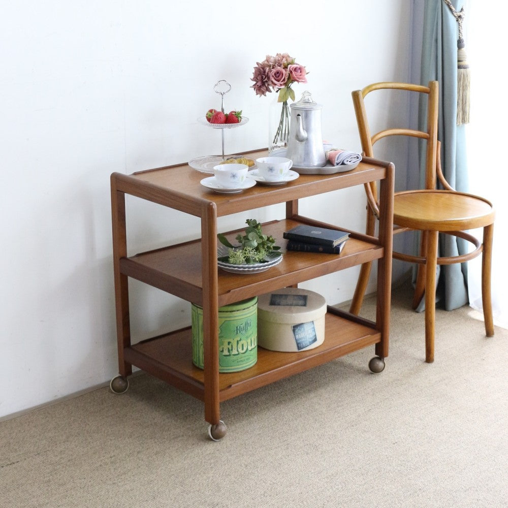 ティートロリー – アンティーク家具と雑貨の店 ビクトリアンクラフト